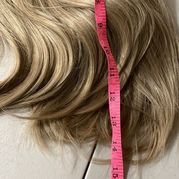 NWT 14” butter beige light layers shoulder length straight blonde wig dark roots - Picture 12 of 16
